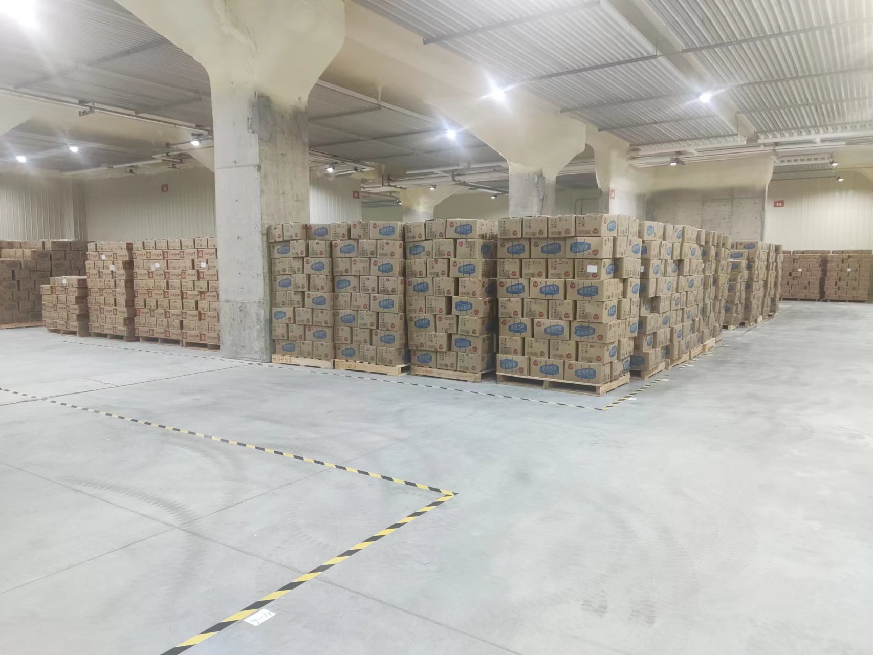 領(lǐng)鮮冷鏈攜手食品企業(yè)，提供專業(yè)冷凍倉儲服務(wù)，助力酒店用品高效配送